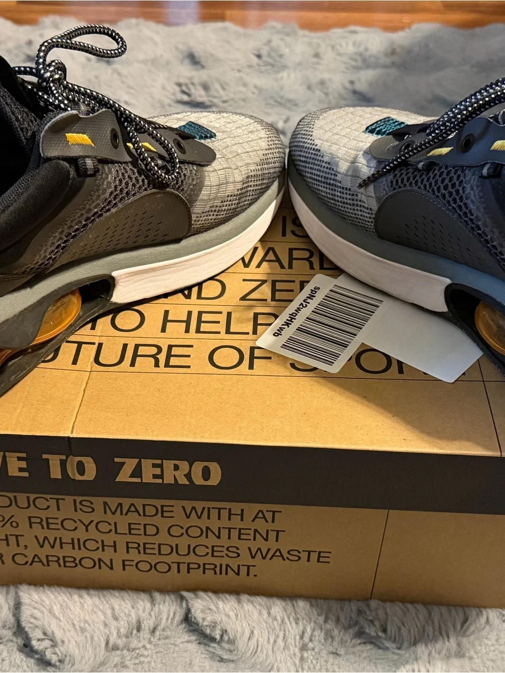 Nike Men's Gray and Yellow Air Max 2021